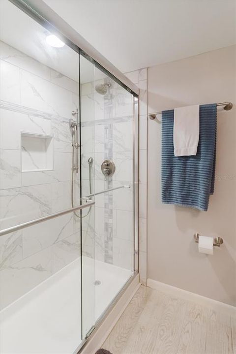 For Sale: $299,999 (1 beds, 1 baths, 968 Square Feet)