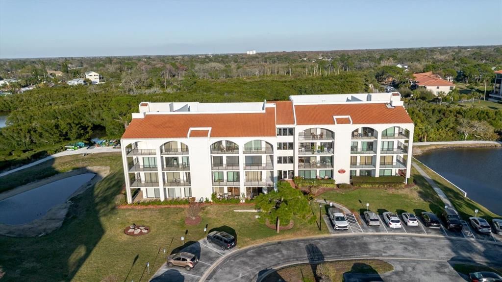For Sale: $299,999 (1 beds, 1 baths, 968 Square Feet)
