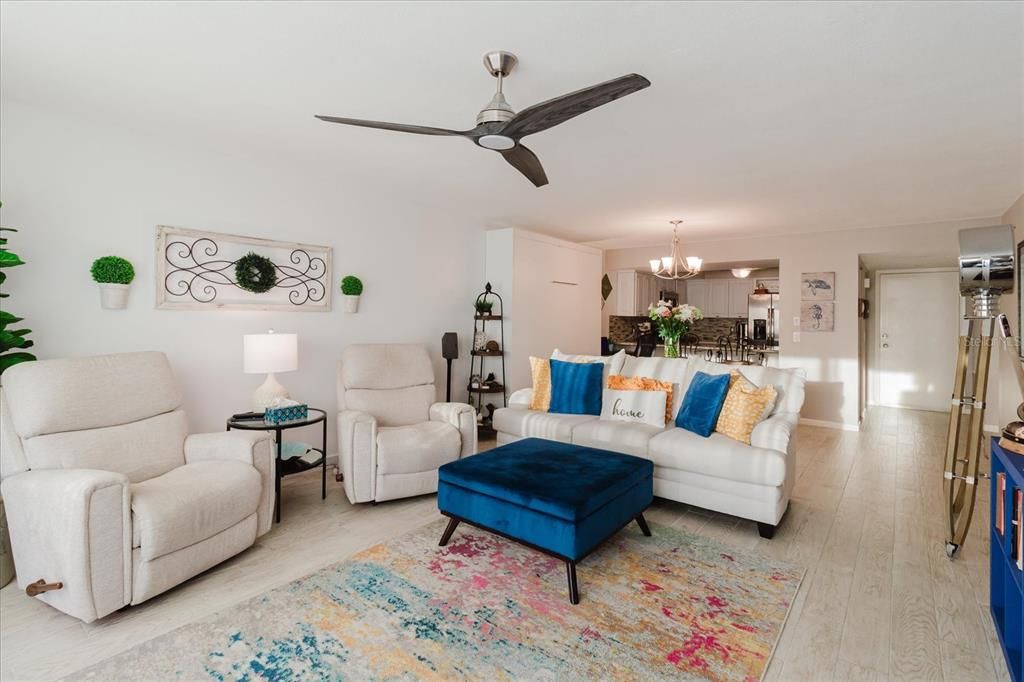 For Sale: $299,999 (1 beds, 1 baths, 968 Square Feet)