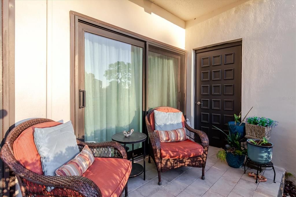 For Sale: $299,999 (1 beds, 1 baths, 968 Square Feet)