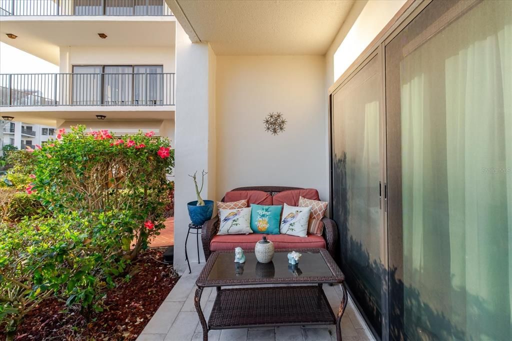 For Sale: $299,999 (1 beds, 1 baths, 968 Square Feet)