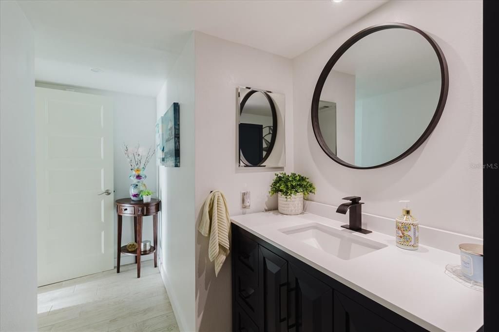 For Sale: $299,999 (1 beds, 1 baths, 968 Square Feet)