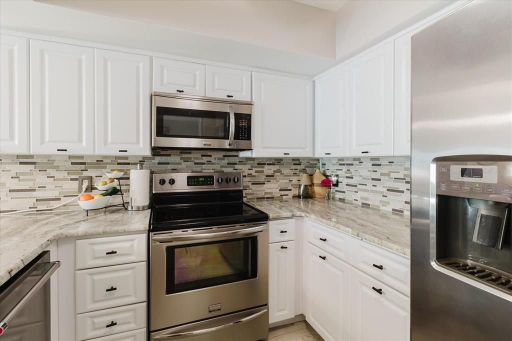 For Sale: $299,999 (1 beds, 1 baths, 968 Square Feet)