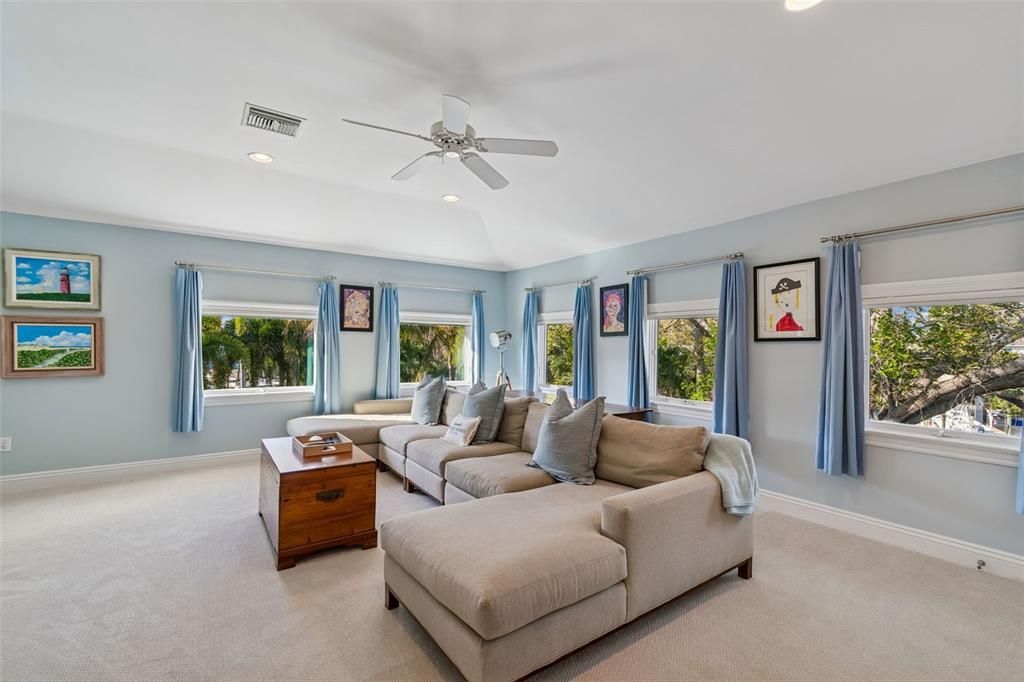 En Venta: $4,495,000 (5 camas, 5 baños, 5325 Pies cuadrados)