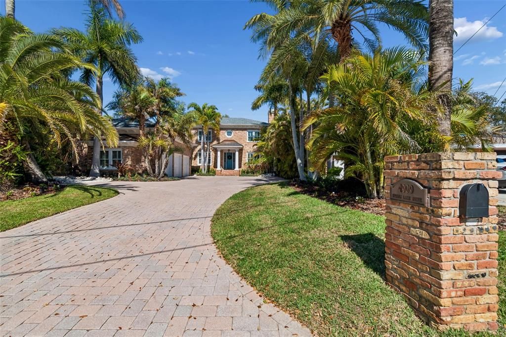 En Venta: $4,495,000 (5 camas, 5 baños, 5325 Pies cuadrados)