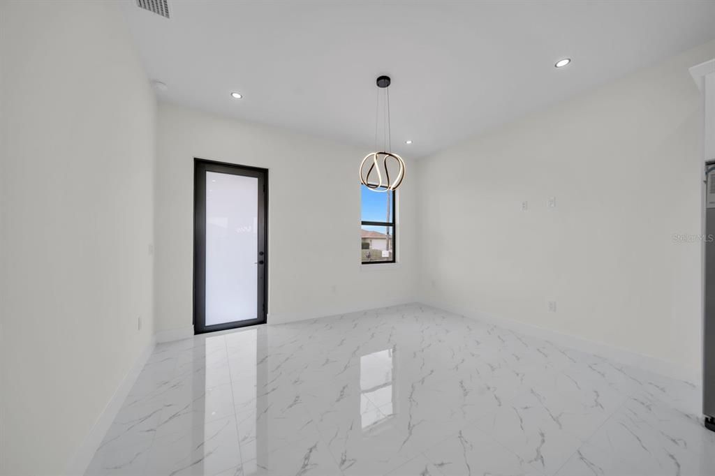 На продажу: $289,900 (3 спален, 3 ванн, 1057 Квадратных фут)