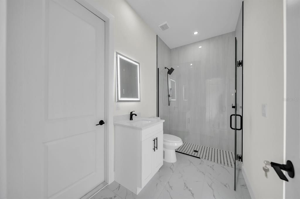 На продажу: $289,900 (3 спален, 3 ванн, 1057 Квадратных фут)