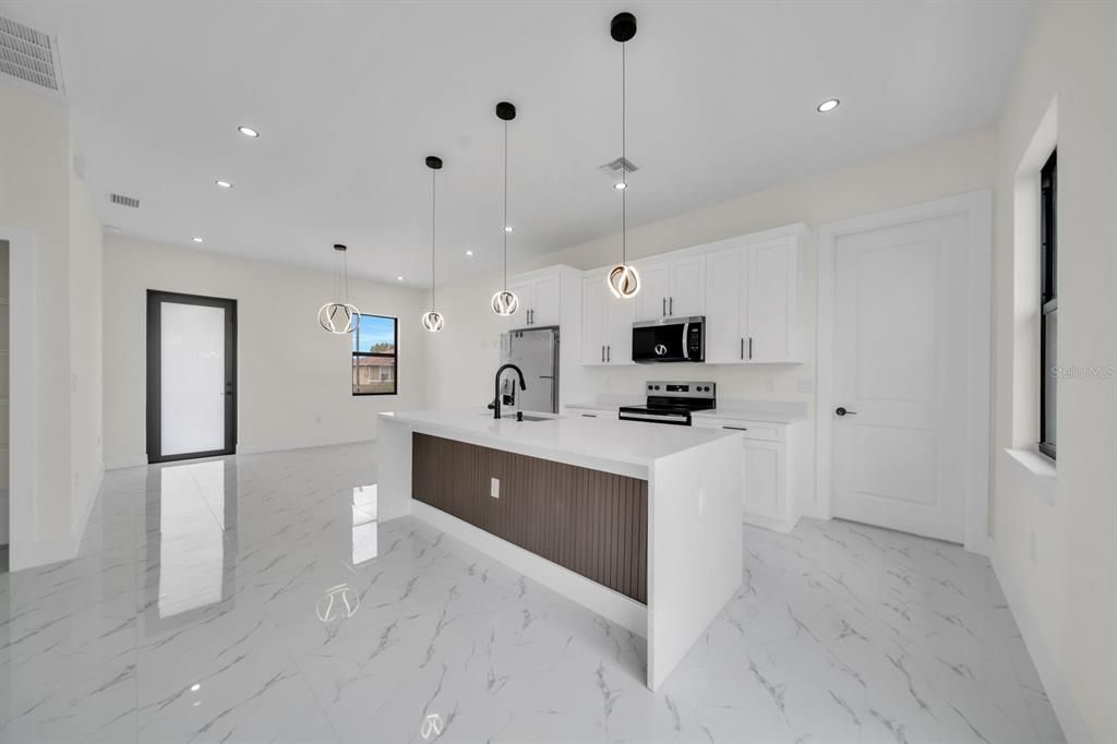 На продажу: $289,900 (3 спален, 3 ванн, 1057 Квадратных фут)