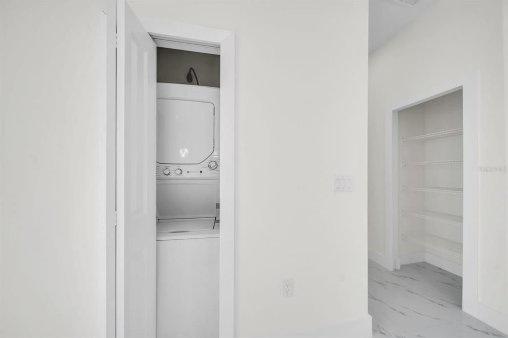 На продажу: $289,900 (3 спален, 3 ванн, 1057 Квадратных фут)