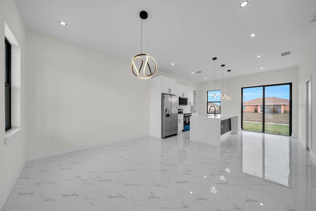 На продажу: $289,900 (3 спален, 3 ванн, 1057 Квадратных фут)