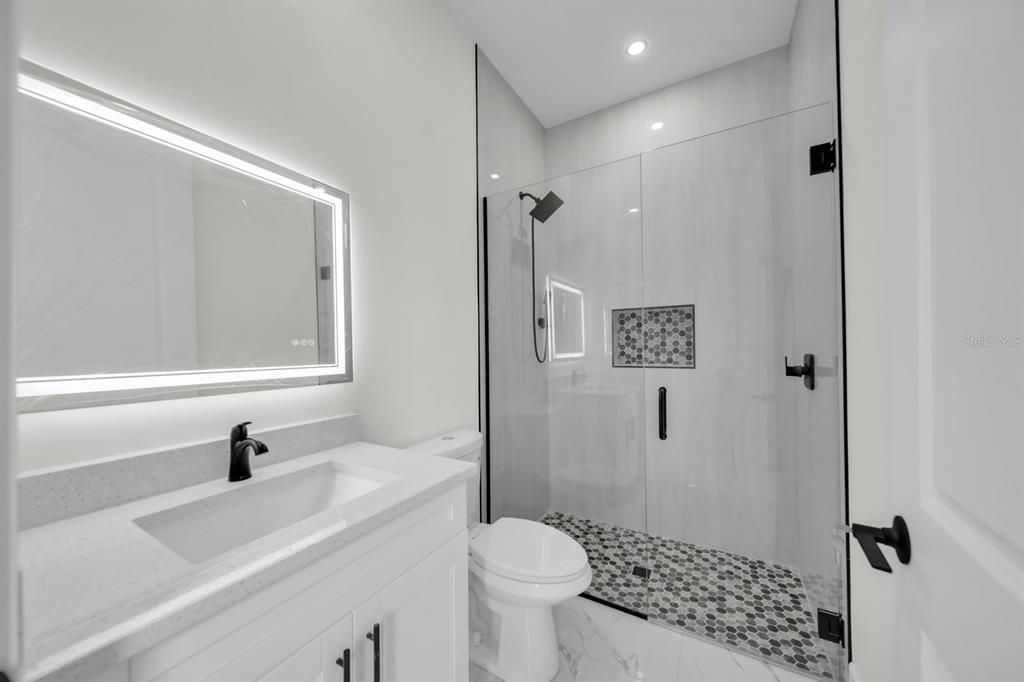 На продажу: $289,900 (3 спален, 3 ванн, 1057 Квадратных фут)
