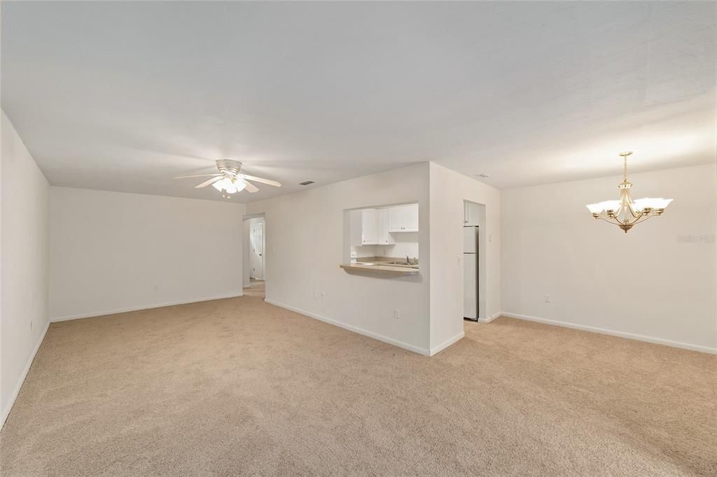 На продажу: $174,400 (4 спален, 2 ванн, 1638 Квадратных фут)