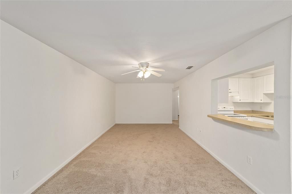 На продажу: $174,400 (4 спален, 2 ванн, 1638 Квадратных фут)