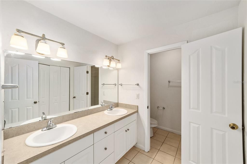 На продажу: $174,400 (4 спален, 2 ванн, 1638 Квадратных фут)