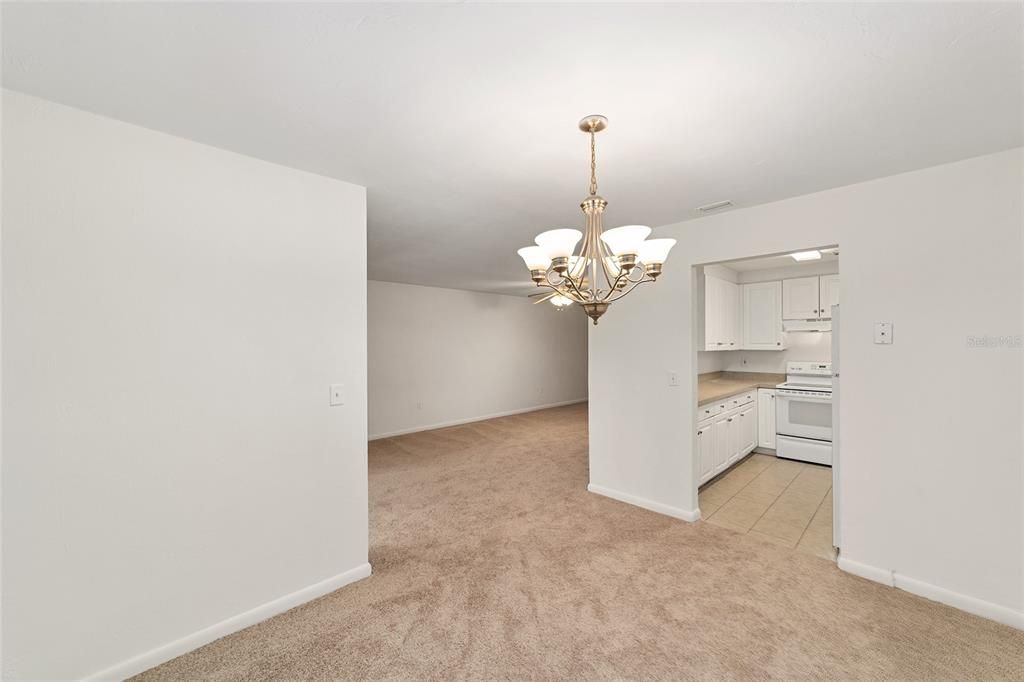 На продажу: $174,400 (4 спален, 2 ванн, 1638 Квадратных фут)