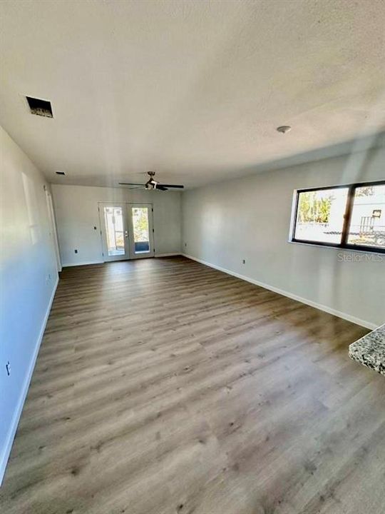 For Sale: $220,000 (2 beds, 2 baths, 1094 Square Feet)