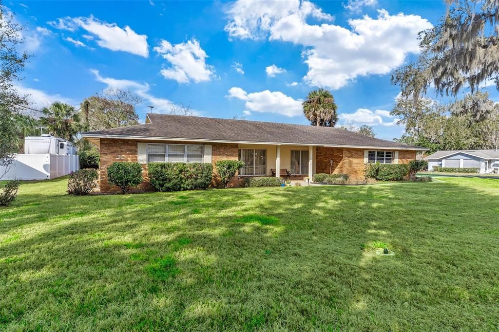 Activo con contrato: $279,900 (3 camas, 2 baños, 1933 Pies cuadrados)