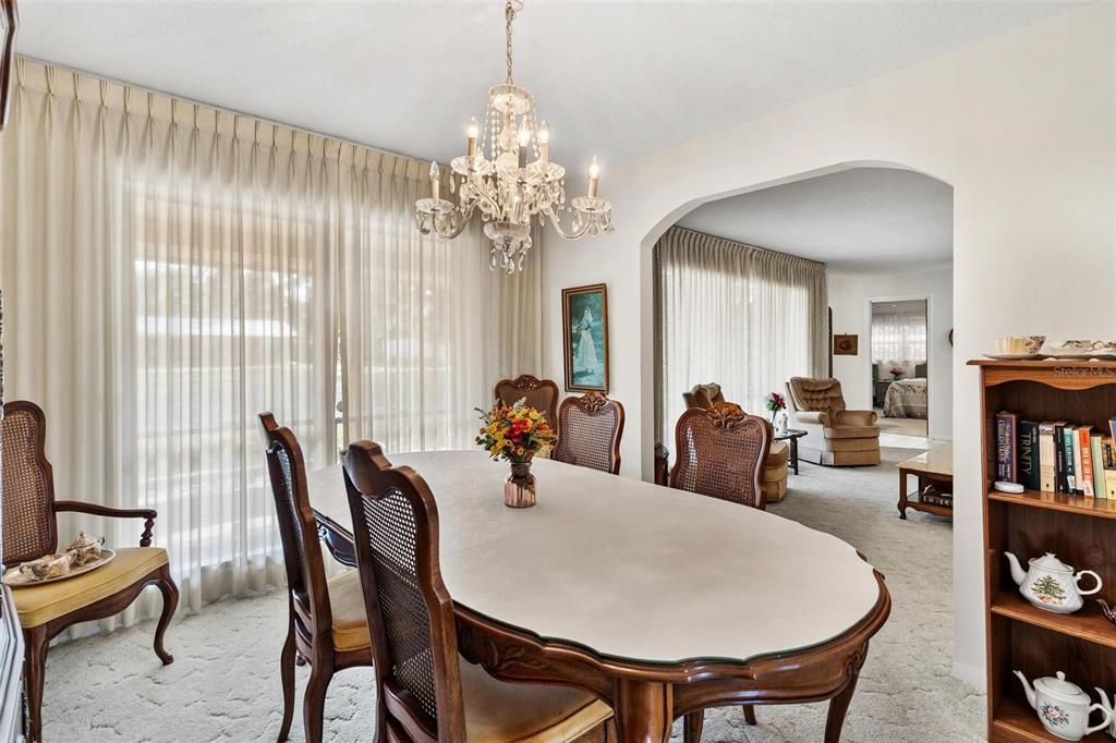 Activo con contrato: $279,900 (3 camas, 2 baños, 1933 Pies cuadrados)