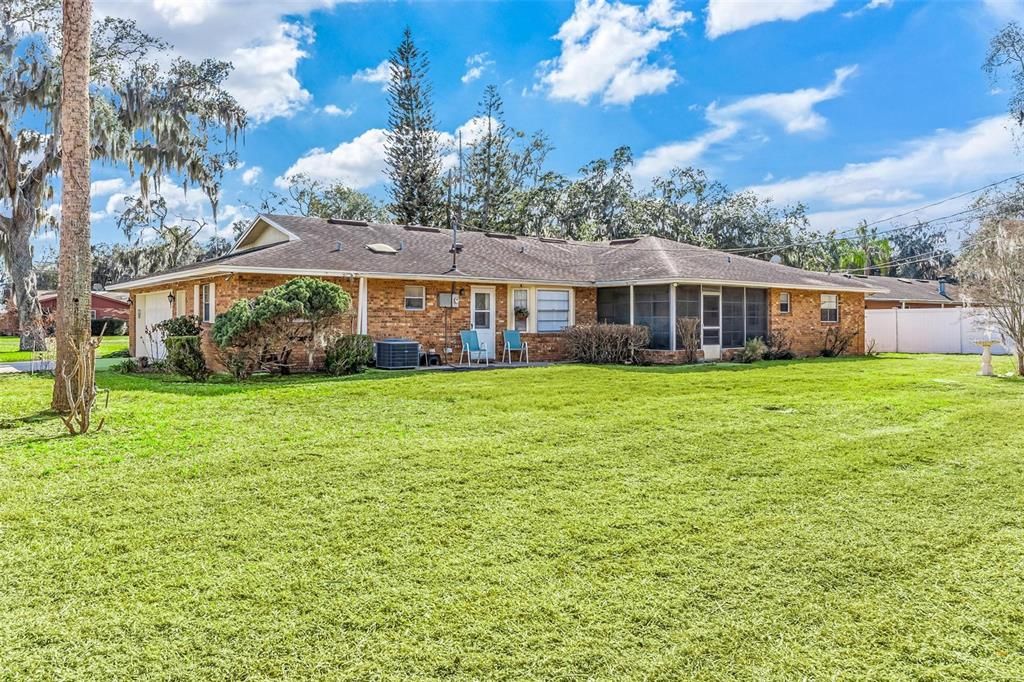 Activo con contrato: $279,900 (3 camas, 2 baños, 1933 Pies cuadrados)