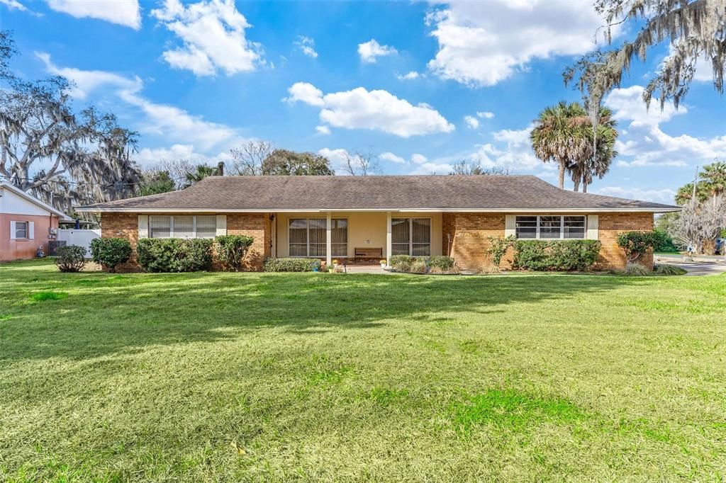 Activo con contrato: $279,900 (3 camas, 2 baños, 1933 Pies cuadrados)