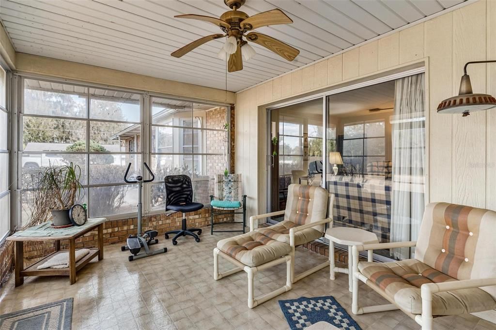 Activo con contrato: $279,900 (3 camas, 2 baños, 1933 Pies cuadrados)