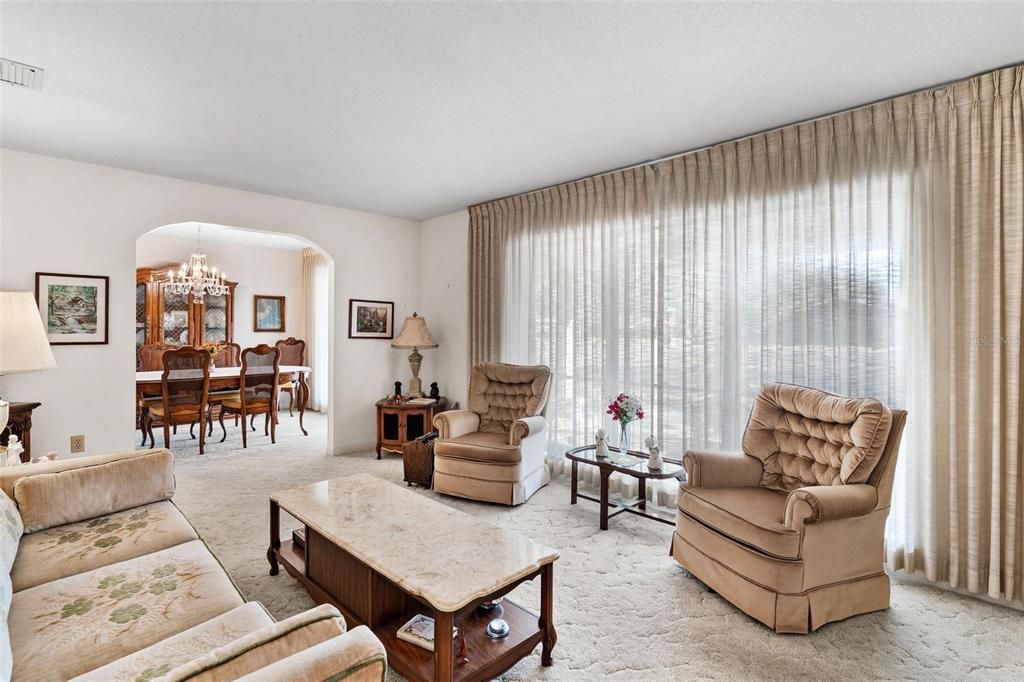 Activo con contrato: $279,900 (3 camas, 2 baños, 1933 Pies cuadrados)