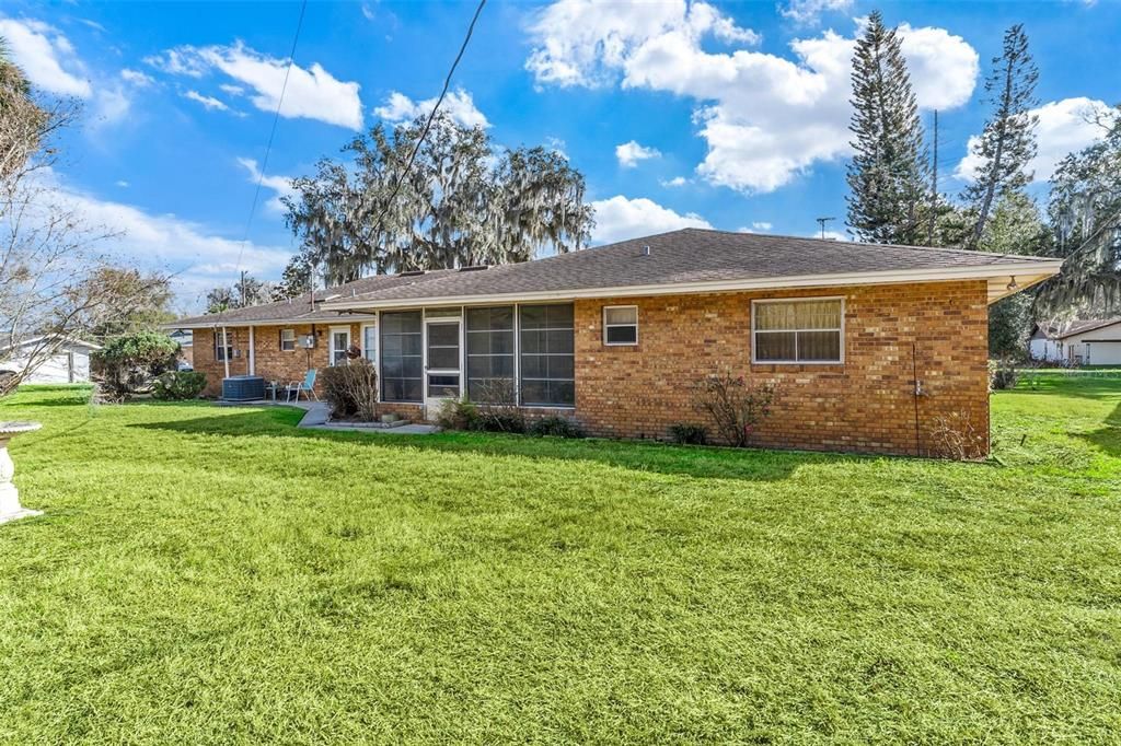 Activo con contrato: $279,900 (3 camas, 2 baños, 1933 Pies cuadrados)