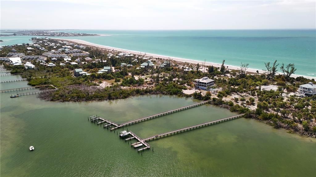 На продажу: $875,000 (1.39 acres)