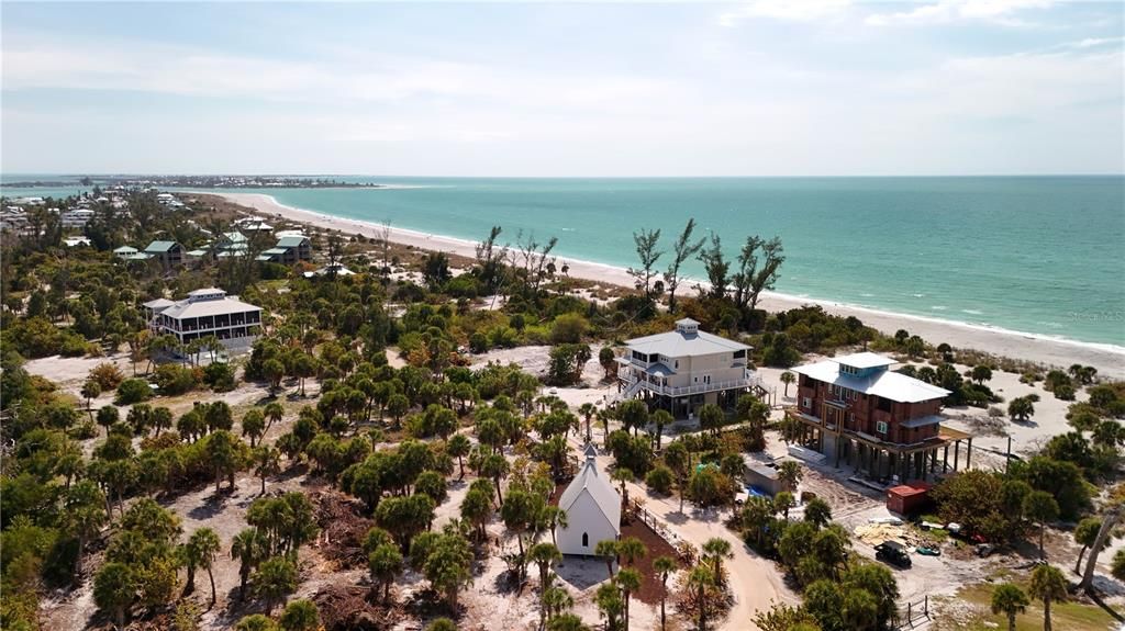 На продажу: $875,000 (1.39 acres)