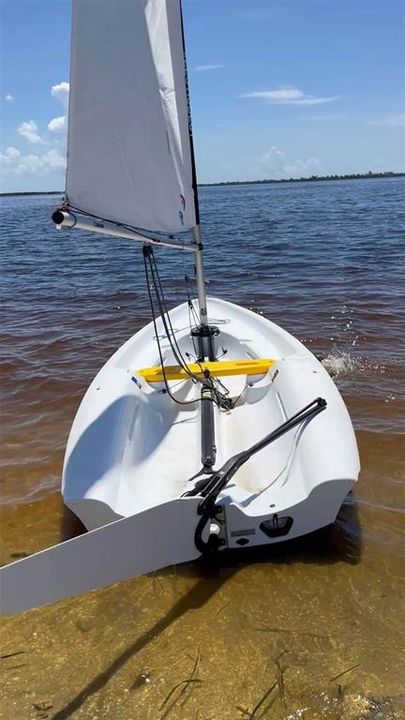 На продажу: $875,000 (1.39 acres)