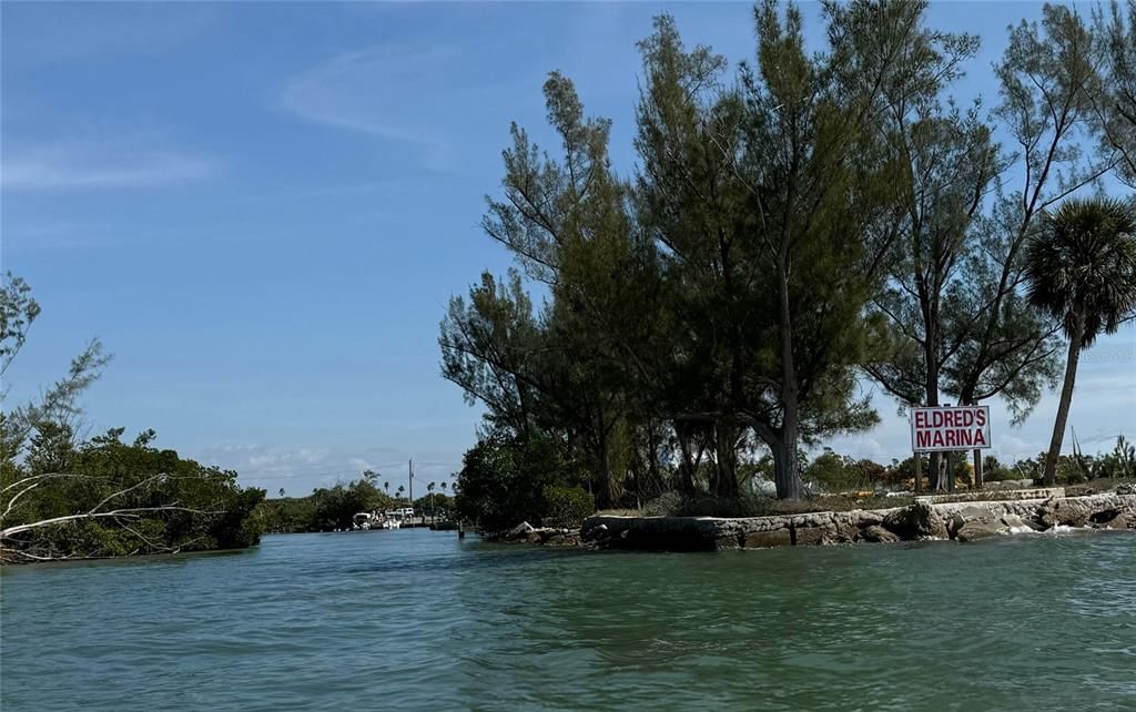 На продажу: $875,000 (1.39 acres)