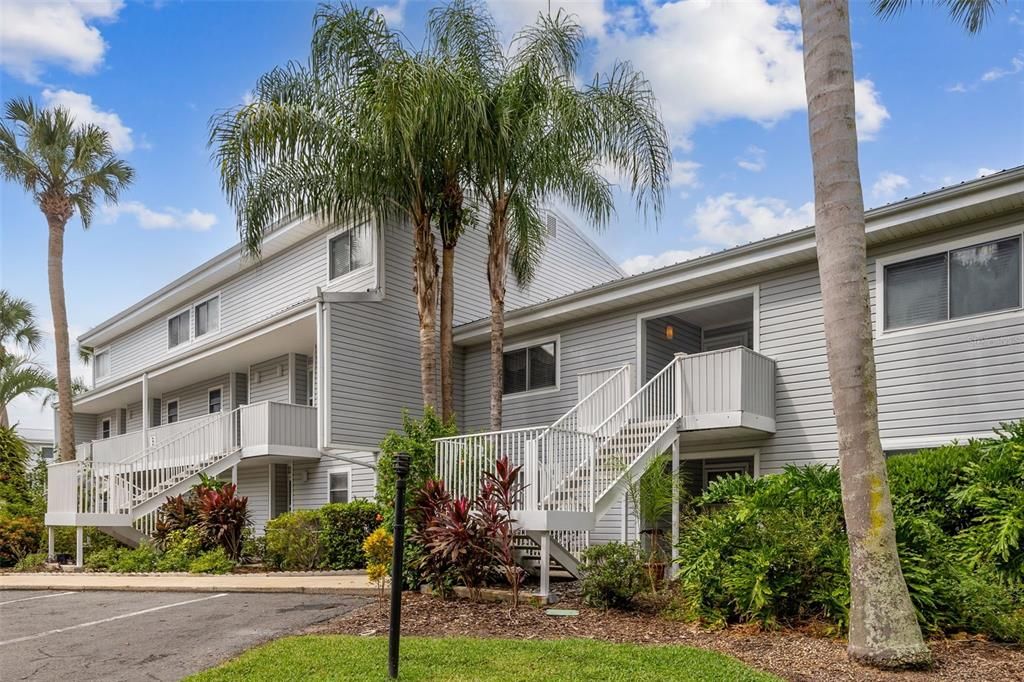 For Sale: $249,000 (2 beds, 1 baths, 825 Square Feet)