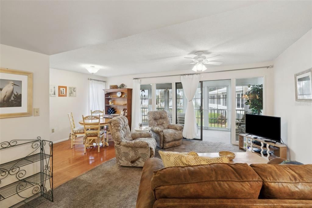 For Sale: $249,000 (2 beds, 1 baths, 825 Square Feet)