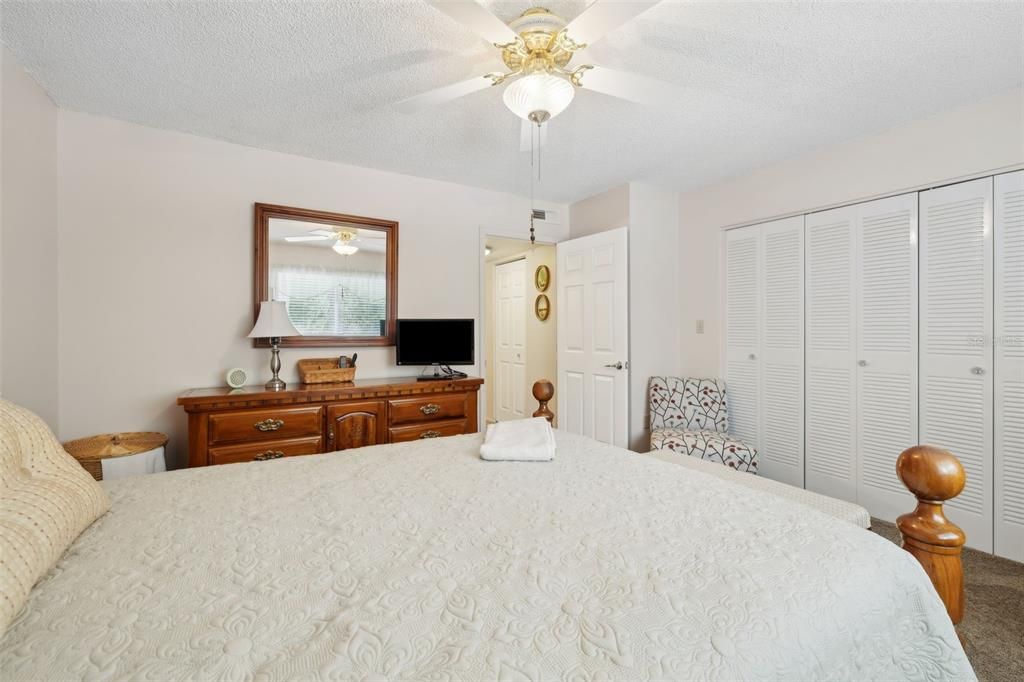 For Sale: $249,000 (2 beds, 1 baths, 825 Square Feet)