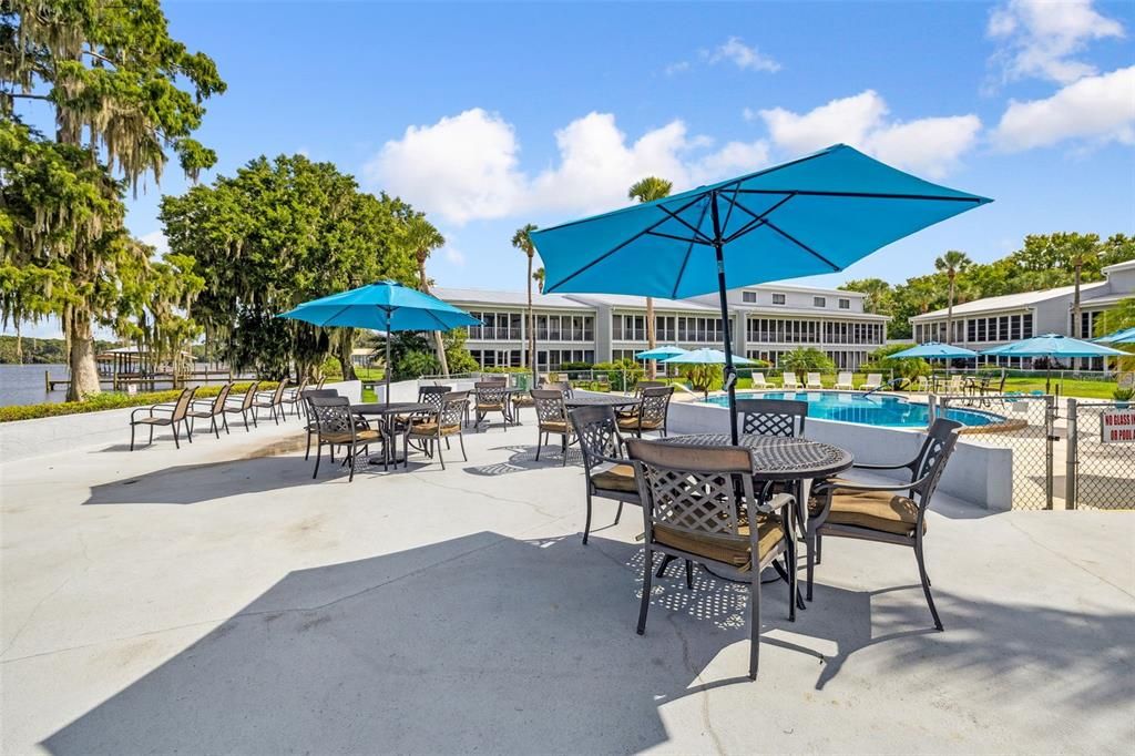 For Sale: $249,000 (2 beds, 1 baths, 825 Square Feet)