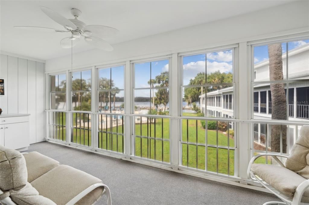 For Sale: $249,000 (2 beds, 1 baths, 825 Square Feet)