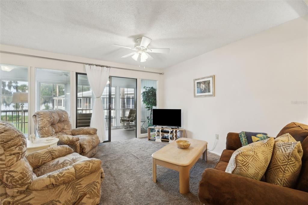 For Sale: $249,000 (2 beds, 1 baths, 825 Square Feet)