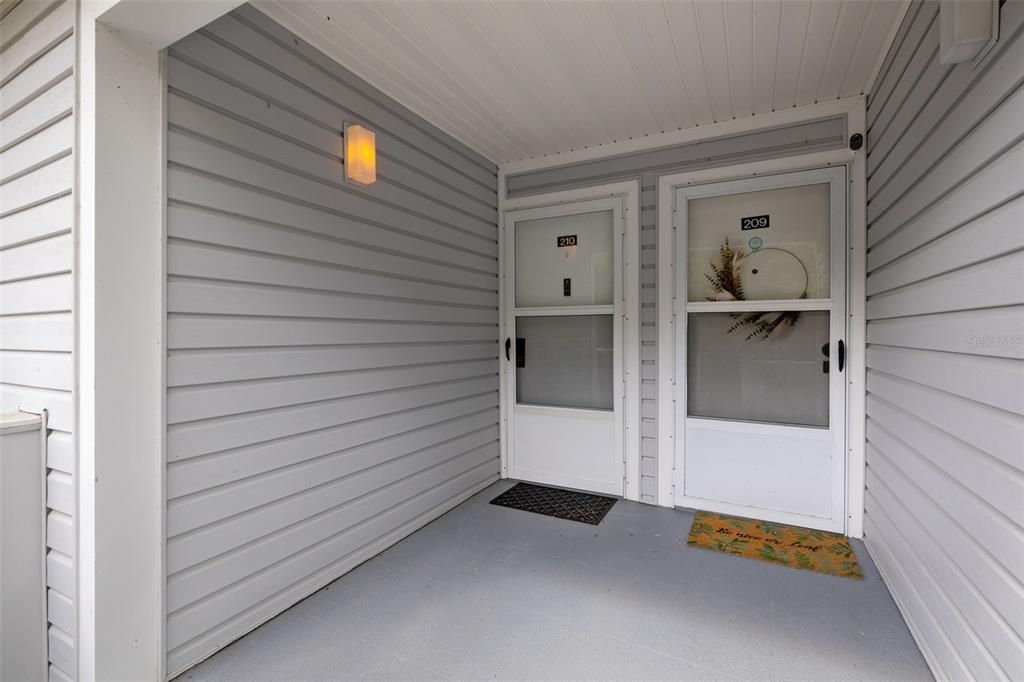 For Sale: $249,000 (2 beds, 1 baths, 825 Square Feet)