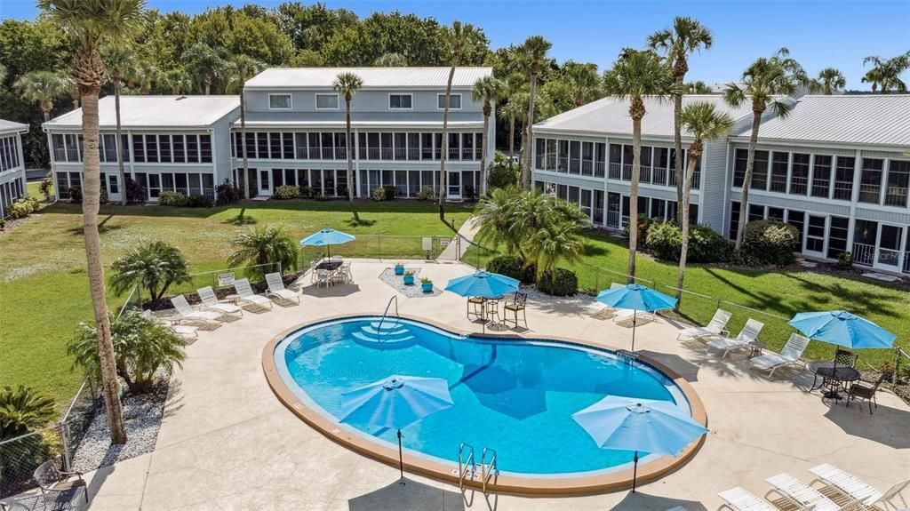 For Sale: $249,000 (2 beds, 1 baths, 825 Square Feet)