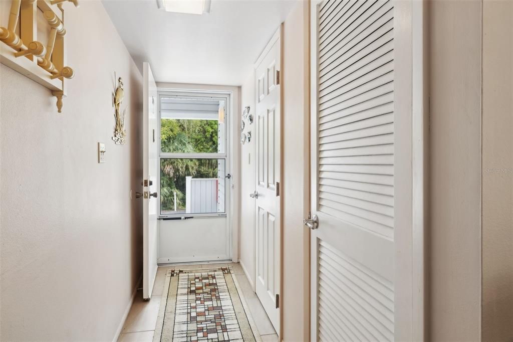 For Sale: $249,000 (2 beds, 1 baths, 825 Square Feet)