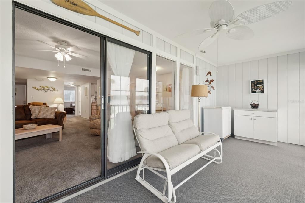 For Sale: $249,000 (2 beds, 1 baths, 825 Square Feet)