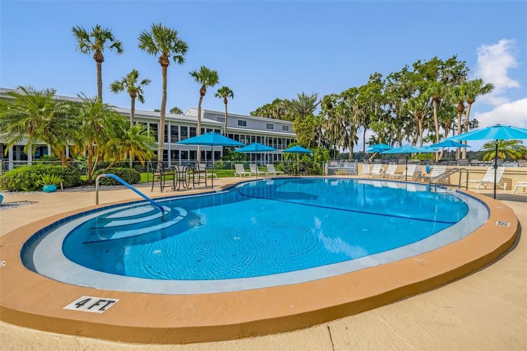 For Sale: $249,000 (2 beds, 1 baths, 825 Square Feet)