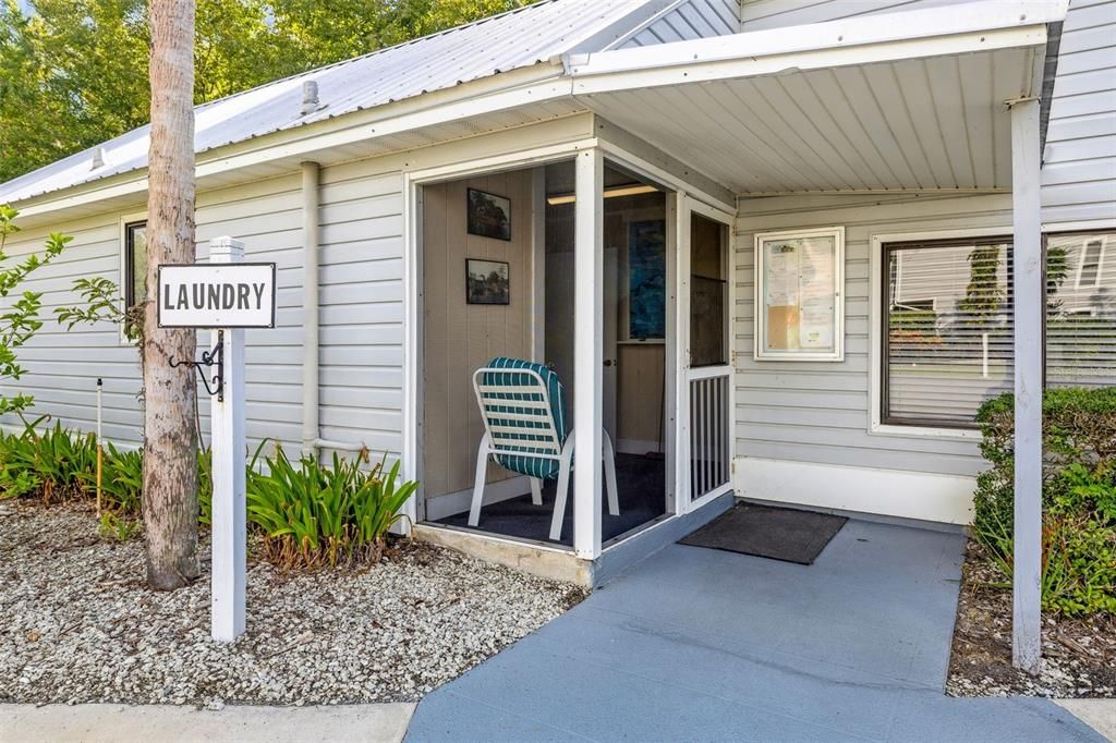 For Sale: $249,000 (2 beds, 1 baths, 825 Square Feet)