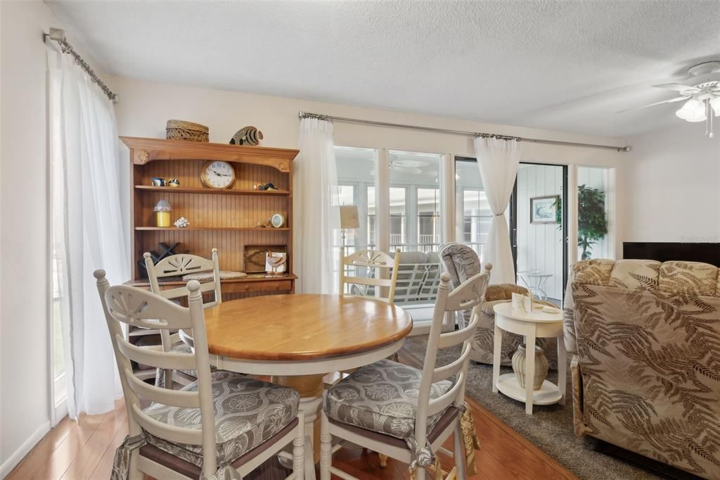 For Sale: $249,000 (2 beds, 1 baths, 825 Square Feet)