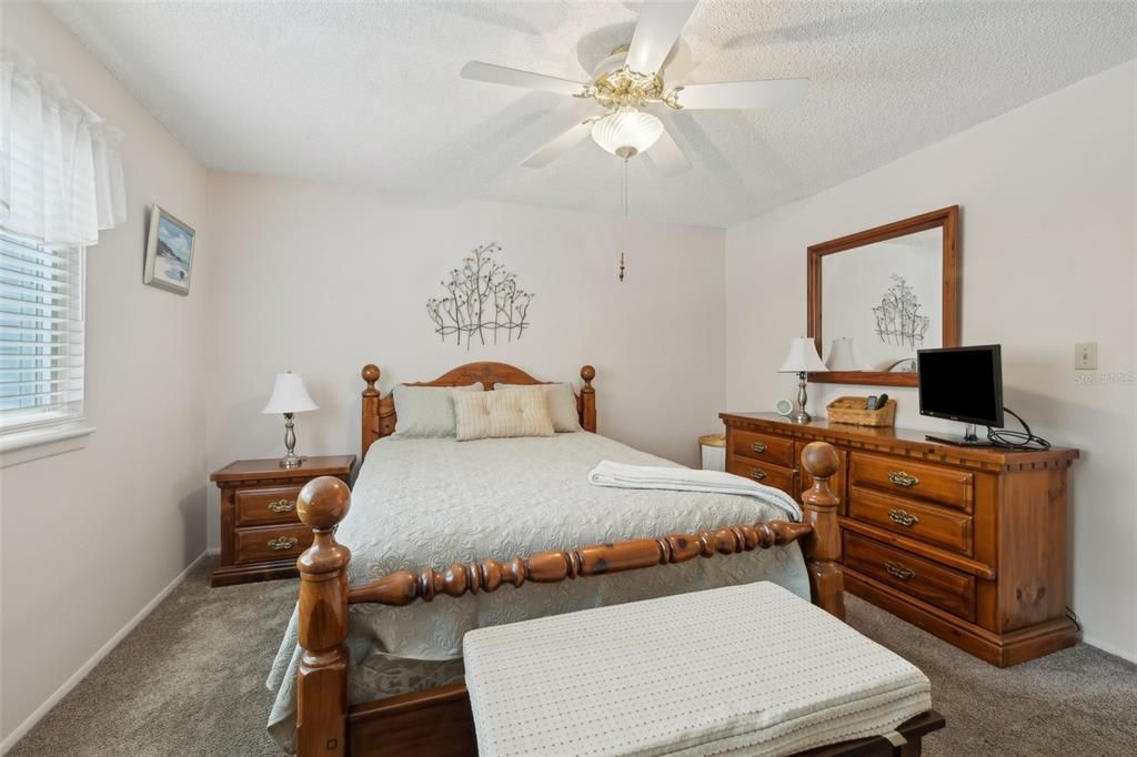 For Sale: $249,000 (2 beds, 1 baths, 825 Square Feet)
