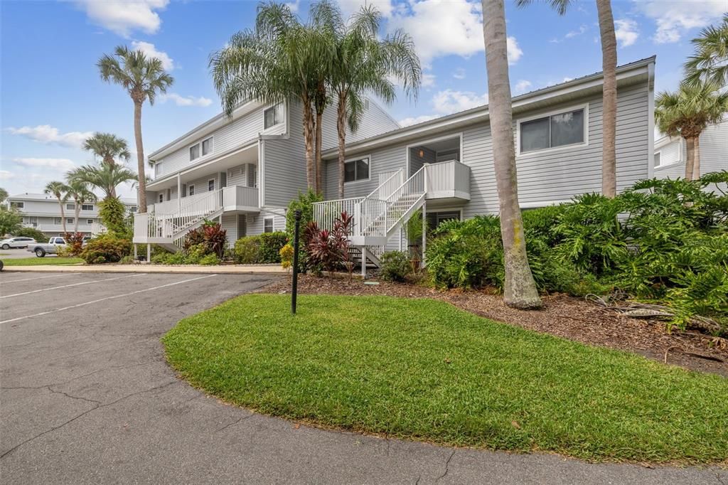 For Sale: $249,000 (2 beds, 1 baths, 825 Square Feet)