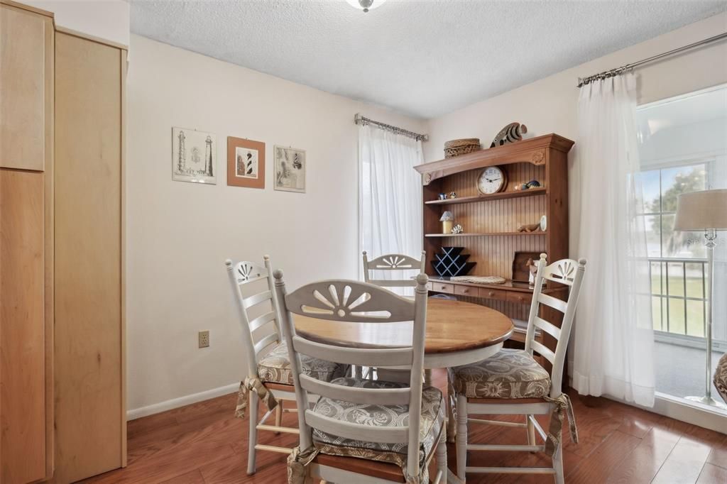 For Sale: $249,000 (2 beds, 1 baths, 825 Square Feet)