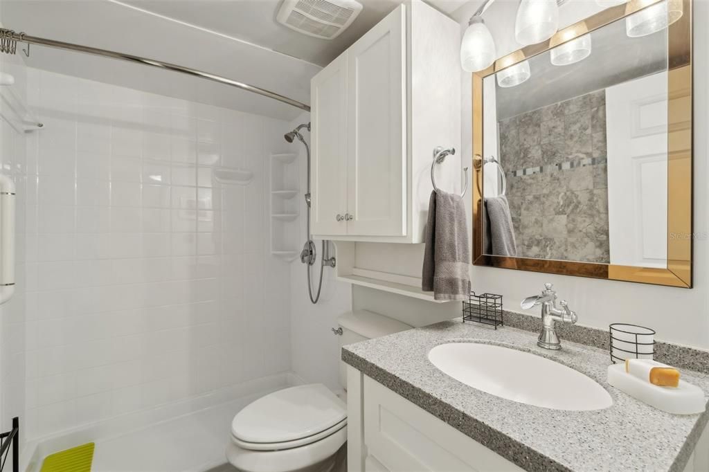 For Sale: $249,000 (2 beds, 1 baths, 825 Square Feet)