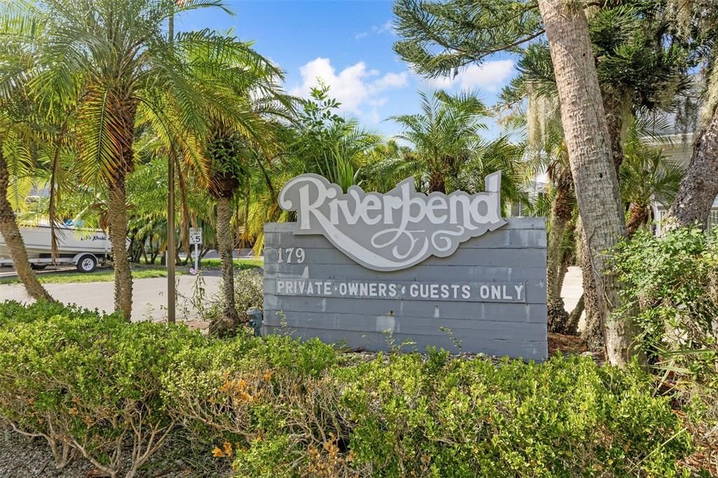 For Sale: $249,000 (2 beds, 1 baths, 825 Square Feet)