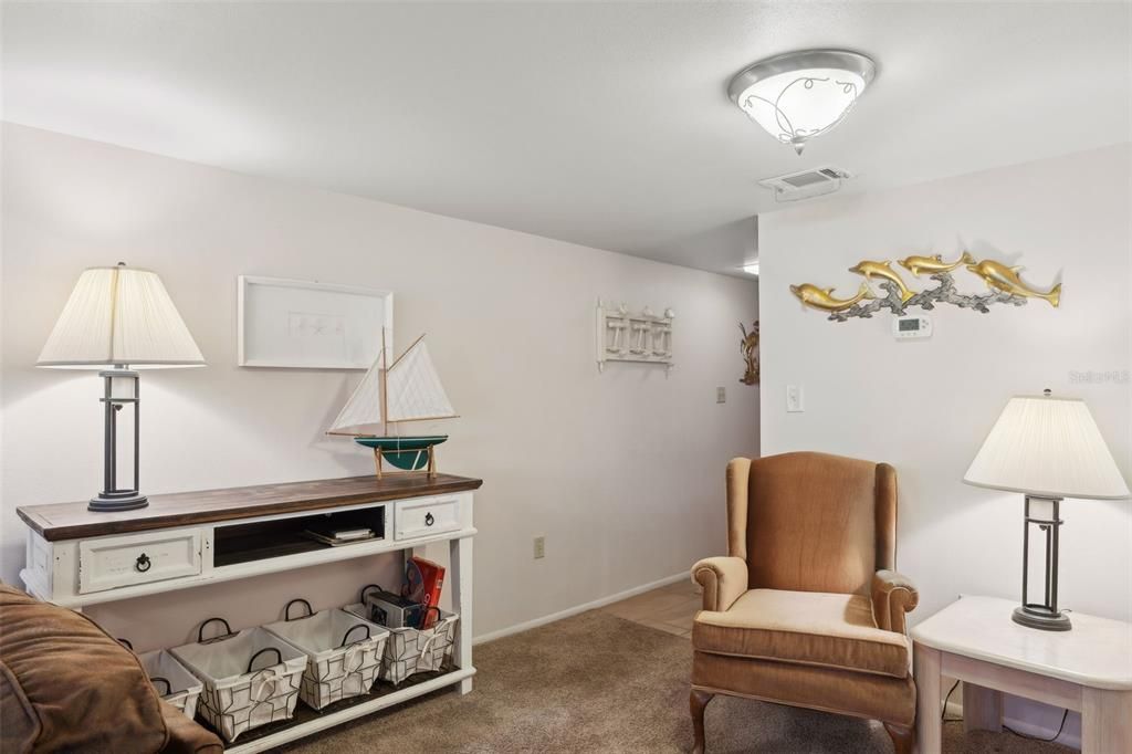 For Sale: $249,000 (2 beds, 1 baths, 825 Square Feet)